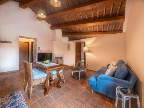 Vintage Apartment In Mombaroccio With Shared Pool
