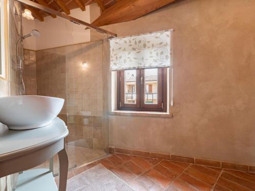 Vintage Apartment In Mombaroccio With Shared Pool
