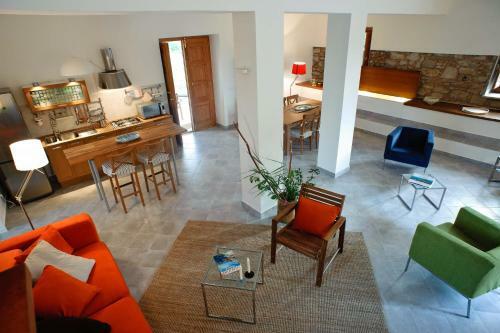 Galice Villa Sleeps 8 Air Con Wifi