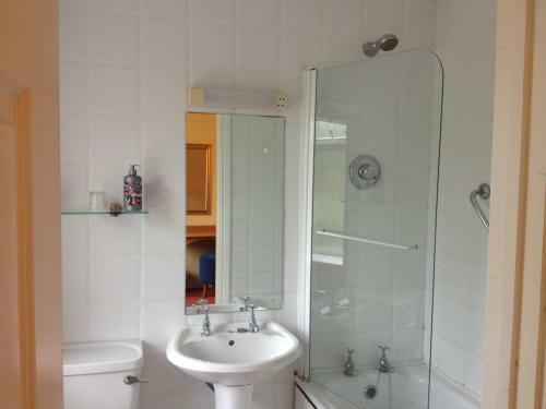 Hostal Glenmore House