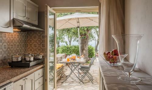 Grotta Giusti Villa Sleeps 14 Pool Air Con Wifi