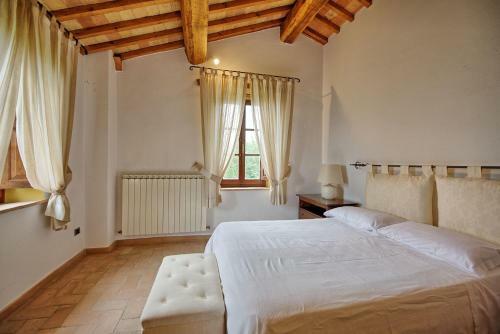 Montalcino Villa Sleeps 8 Pool Wifi