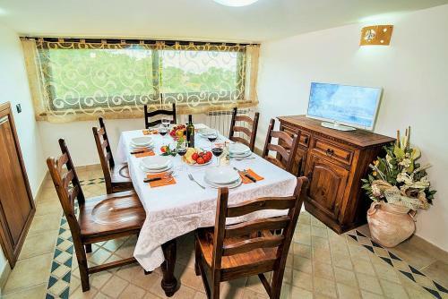 Montefiascone Villa Sleeps 20 Pool Air Con Wifi
