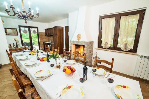 Montefiascone Villa Sleeps 16 Pool Air Con Wifi