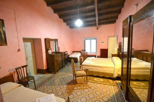 Montemaggiore Belsito Villa Sleeps 9