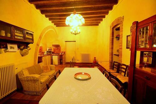 Montemaggiore Belsito Villa Sleeps 9