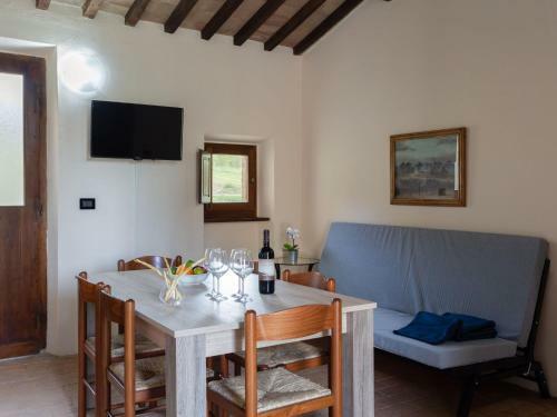 Charming Apartment In Montone With Garden