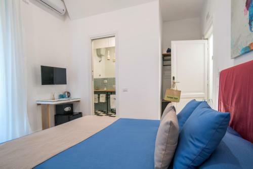 Hostal Napoliamo Guest House