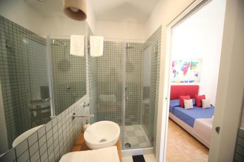 Hostal Napoliamo Guest House