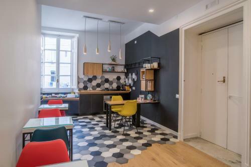 Hostal Napoliamo Guest House