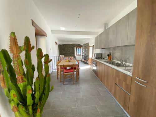 Independent Stone House With Lake View