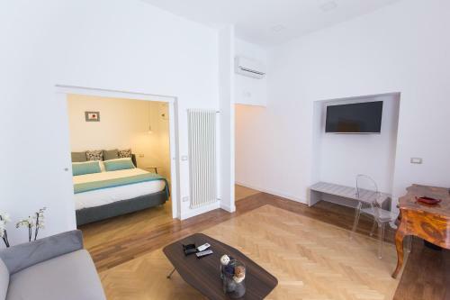 Hostal Savoy Riviera