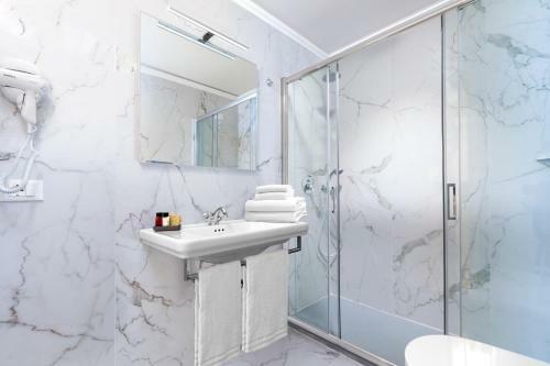 Hostal La Fontanina Suites