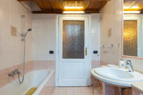 Cairoli - Spacious Apartment Close To Central Station