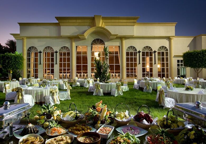 Hotel Cataract Pyramids Resort