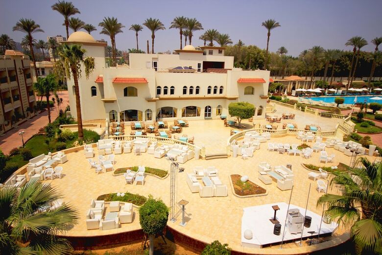 Hotel Cataract Pyramids Resort