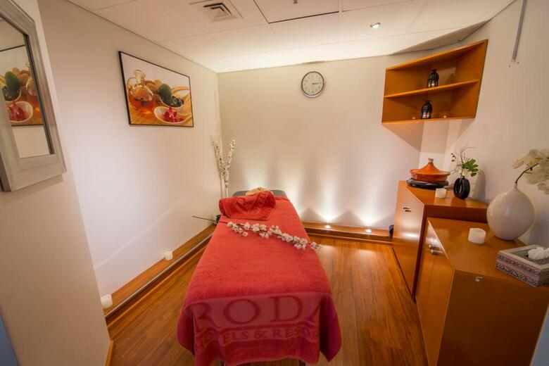 Hotel Al Bustan Rotana