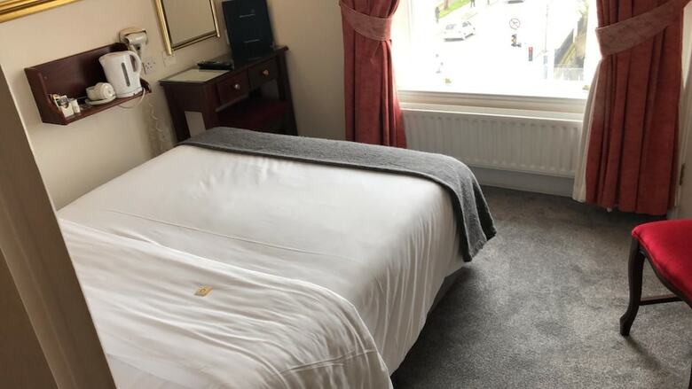 Hostal Leeson Lodge House