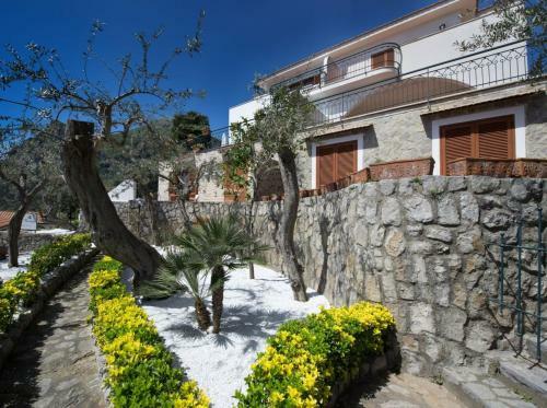 Marina Del Cantone Villa Sleeps 8 With Pool And Air Con