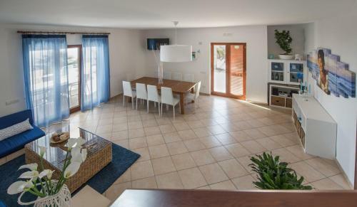 Marina Del Cantone Villa Sleeps 8 With Pool And Air Con