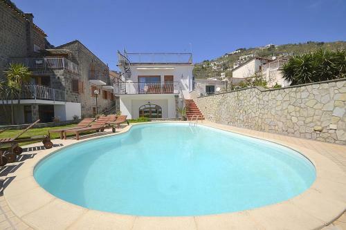Nerano Villa Sleeps 6 Pool Air Con Wifi