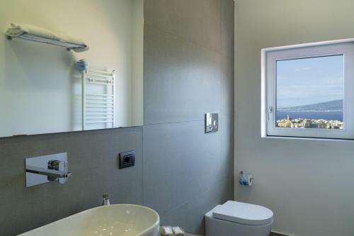 Villa In Seiano Sleeps 10 With Pool Air Con And Wifi
