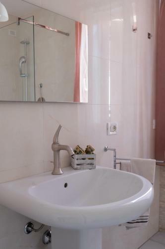 Hostal Intra Rooms