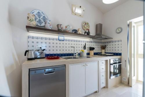 Traghetto Villa Sleeps 6 With Pool