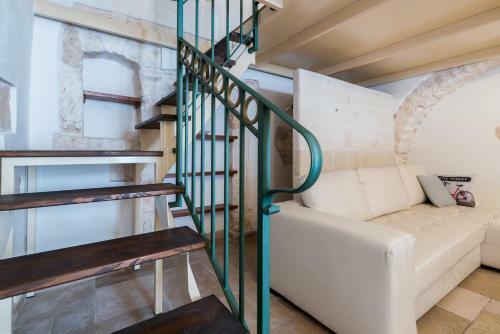White Stone Flats & Studios