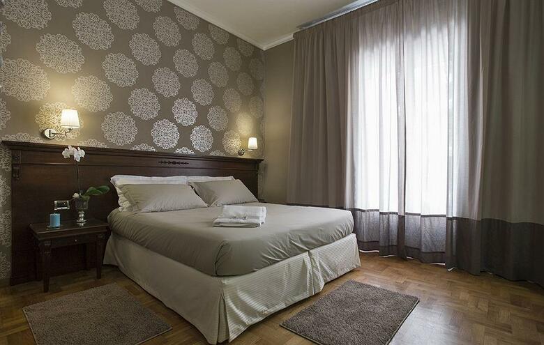 Smart Hotel Gallery House