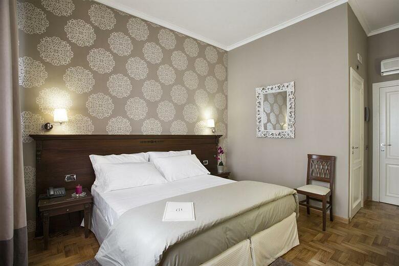 Smart Hotel Gallery House