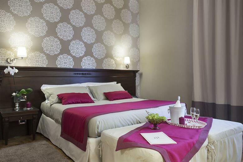 Smart Hotel Gallery House