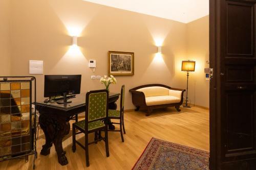 Hostal Divisi Suites