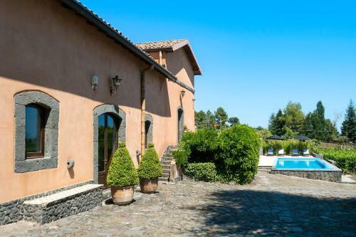 Cozzarelle Villa Sleeps 8 With Pool And Wifi