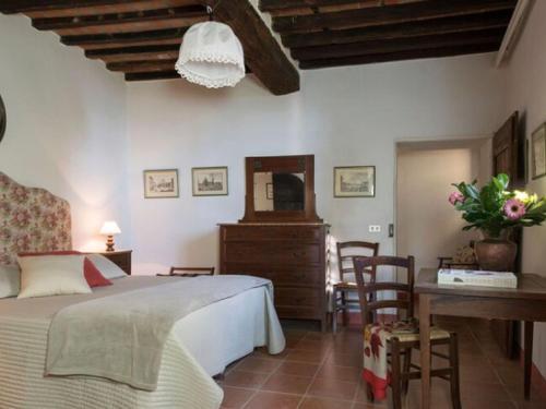 Spacious Holiday Home In Pergine Valdarno With Swimming Pool