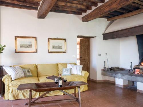 Spacious Holiday Home In Pergine Valdarno With Swimming Pool