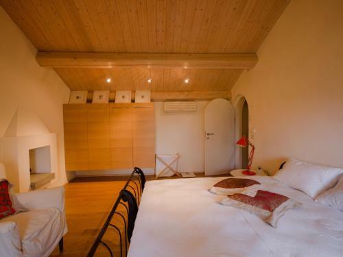 Tranquil Holiday Home In Pesaro With Jacuzzi