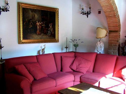 Pienza Villa Sleeps 14 With Pool And Air Con