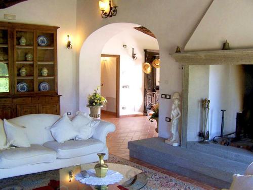 Pienza Villa Sleeps 14 With Pool And Air Con
