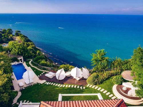 Pietra La Croce Villa Sleeps 8 With Pool And Air Con