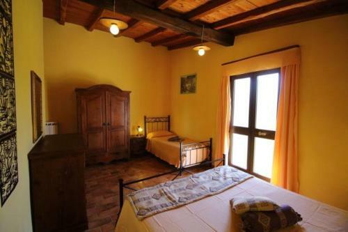 Pitigliano Villa Sleeps 9 Pool Wifi