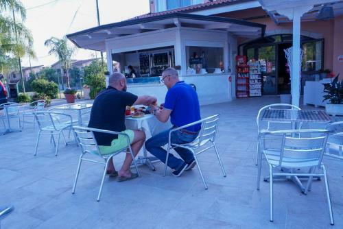 Hostal Kavani Resort