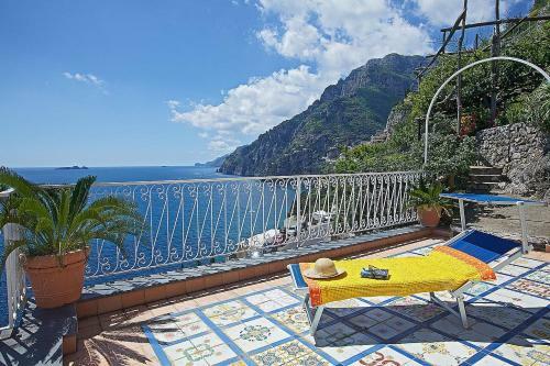 Positano Villa Sleeps 2 Air Con Wifi