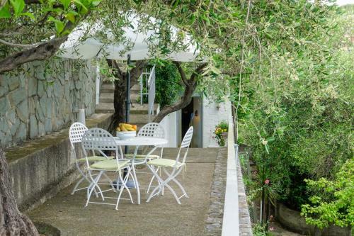 Portovenere Villa Sleeps 8 With Pool And Air Con