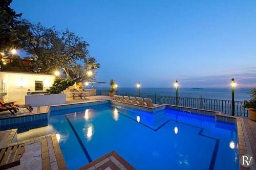 Positano Villa Sleeps 14 Pool Air Con Wifi