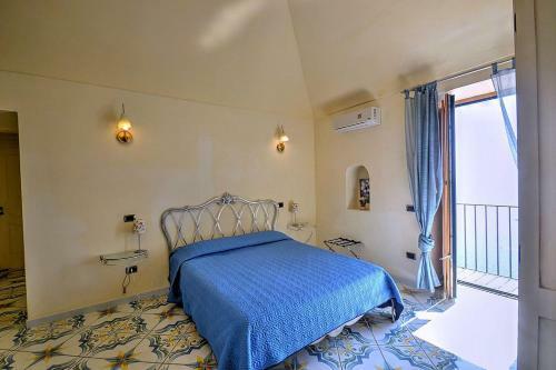 Praiano Villa Sleeps 8 Air Con Wifi