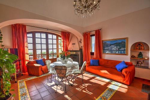 Praiano Villa Sleeps 6 Air Con Wifi