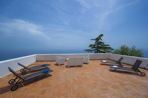 Praiano Villa Sleeps 9 Air Con Wifi