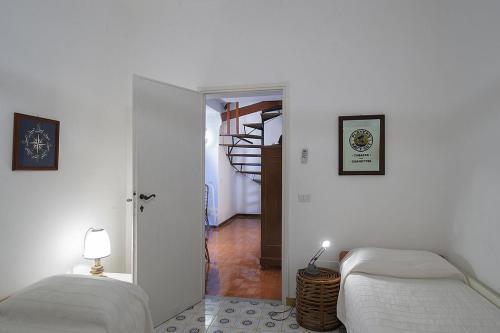 Praiano Villa Sleeps 6 Wifi