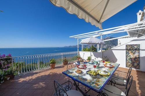 Praiano Villa Sleeps 6 Wifi